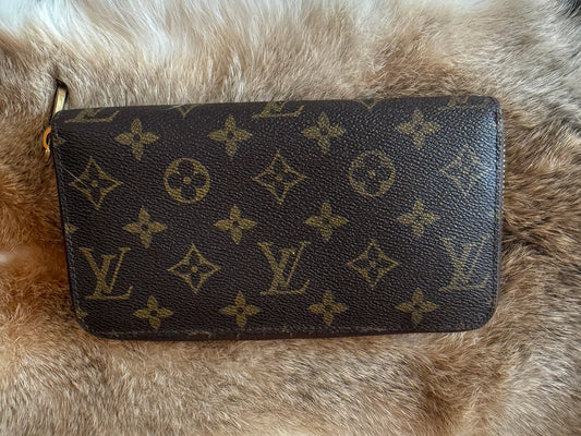 Louis Vuitton Monogram Zippy Wallet