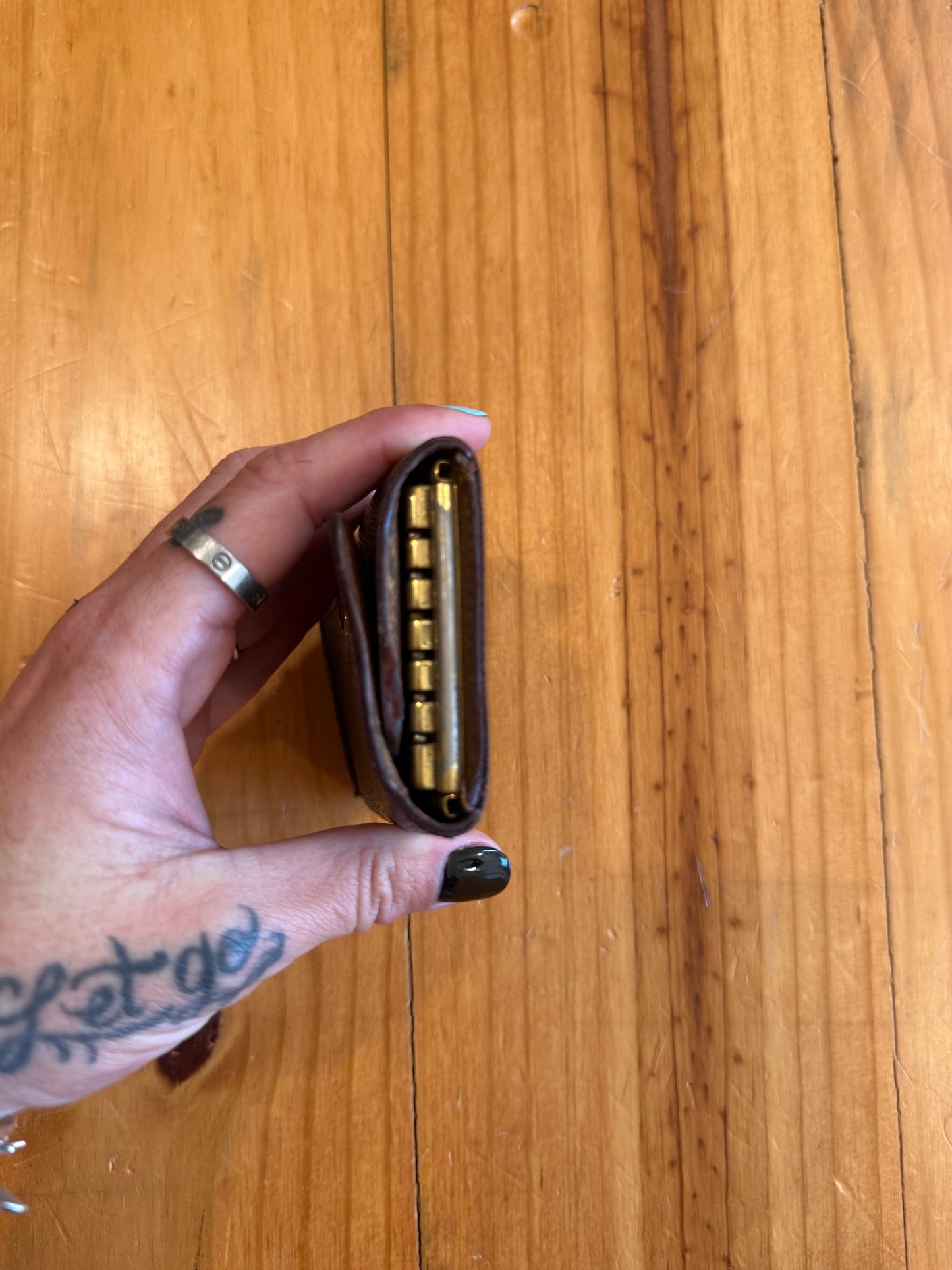 Large Monogram 6 key cles