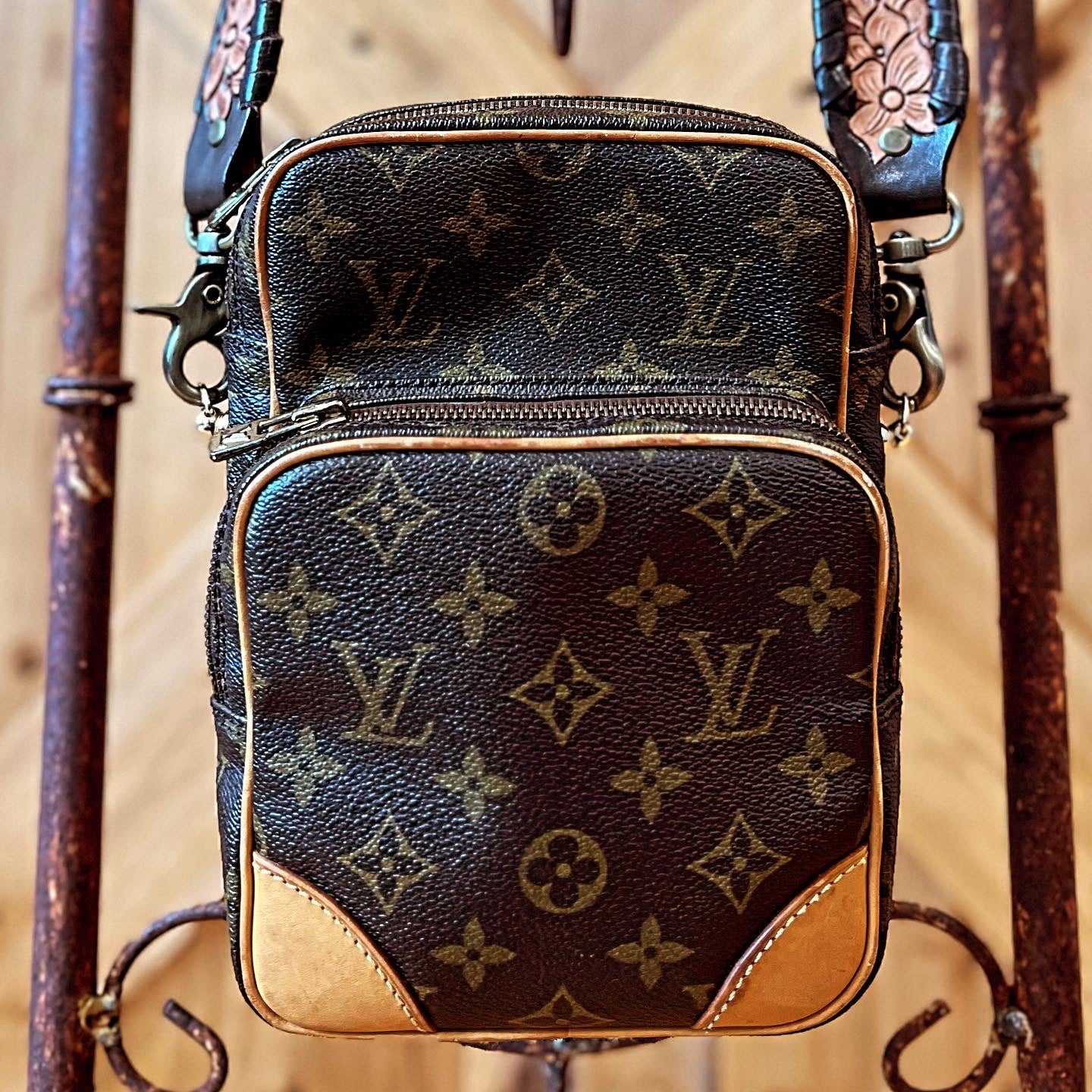 Vintage Amazone Crossbody