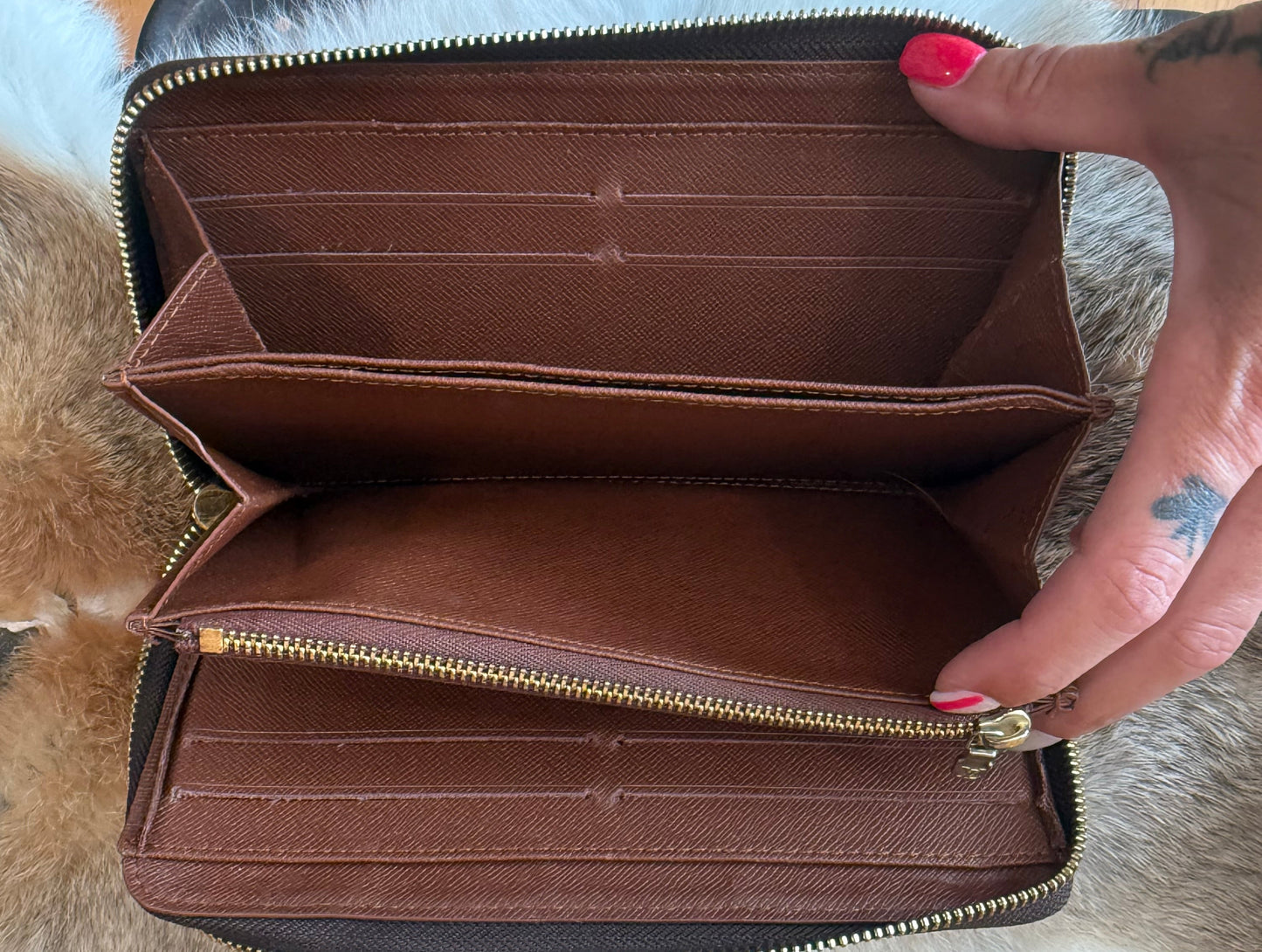 Louis Vuitton Monogram Zippy Wallet
