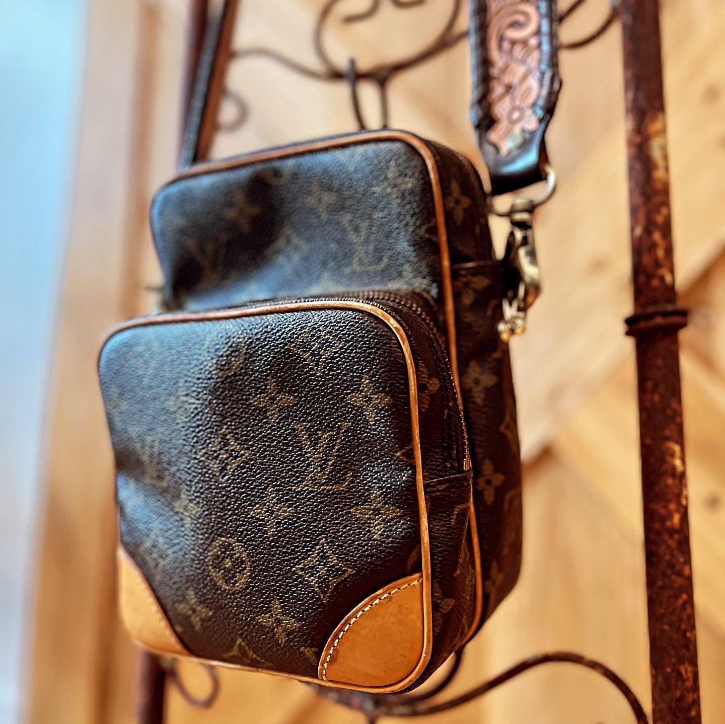 Vintage Amazone Crossbody